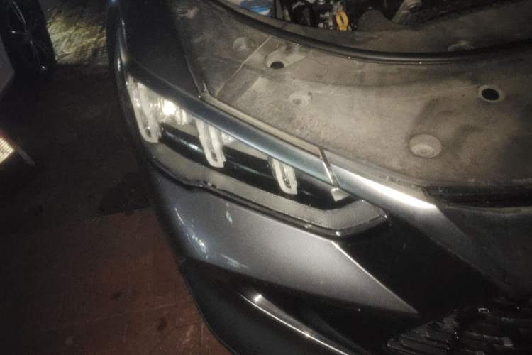 Used BYD Song Pro New Energy 2024 HONOR Edition DM-i 71KM Navigation Model Right Front Headlight