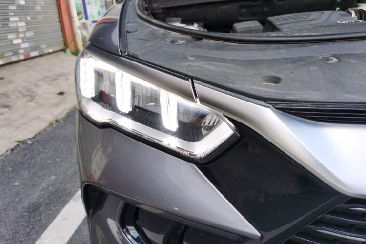 Used BYD Song Pro New Energy 2024 HONOR Edition DM-i 71KM Navigation Model Right Front Headlight