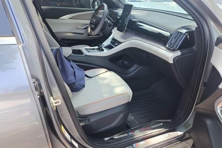 Used BYD Song Pro New Energy 2024 HONOR Edition DM-i 71KM Navigation Model Right Front Seat