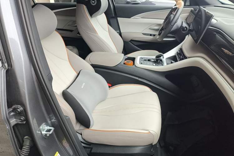Used BYD Song Pro New Energy 2024 HONOR Edition DM-i 71KM Beyond Model Right Front Seat