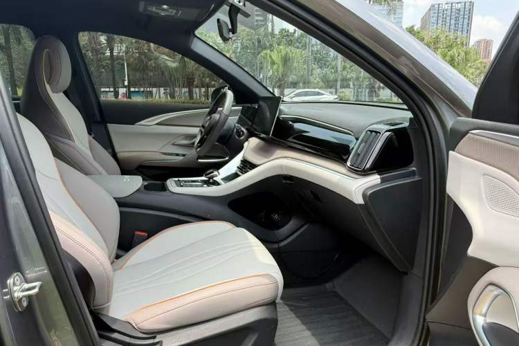 Used BYD Song Pro New Energy 2024 HONOR Edition DM-i 71KM Navigation Model Right Front Seat