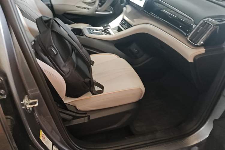 Used BYD Song Pro New Energy 2024 HONOR Edition DM-i 71KM Navigation Model Right Front Seat