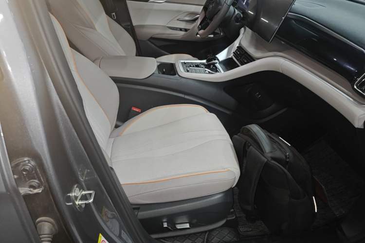 Used BYD Song Pro New Energy 2024 HONOR Edition DM-i 110KM Excellence Model Right Front Seat
