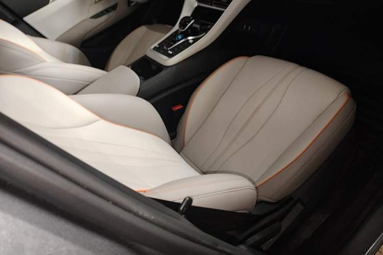 Used BYD Song Pro New Energy 2024 HONOR Edition DM-i 71KM Navigation Model Right Front Seat