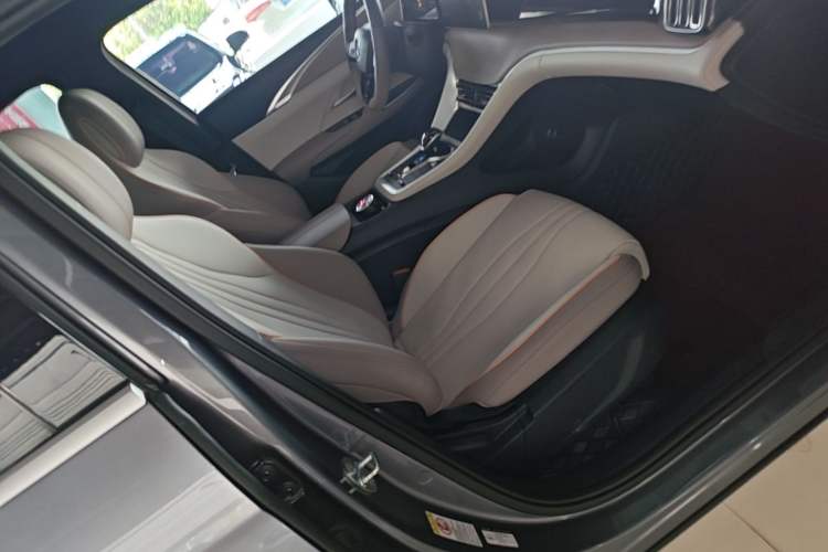 Used BYD Song Pro New Energy 2024 HONOR Edition DM-i 71KM Navigation Model Right Front Seat