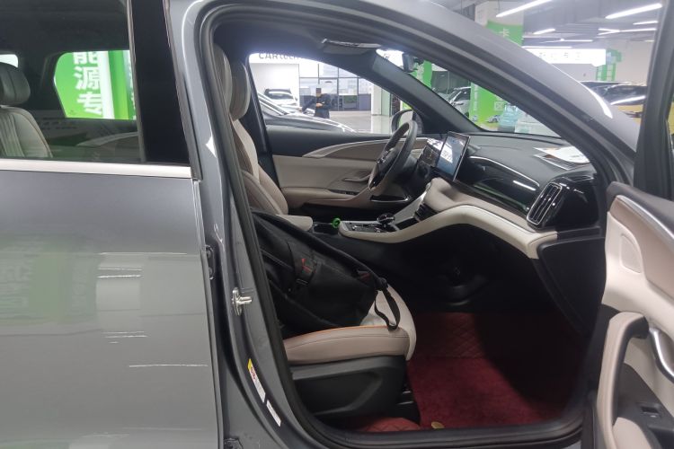Used BYD Song Pro New Energy 2024 HONOR Edition DM-i 71KM Navigation Model Right Front Seat