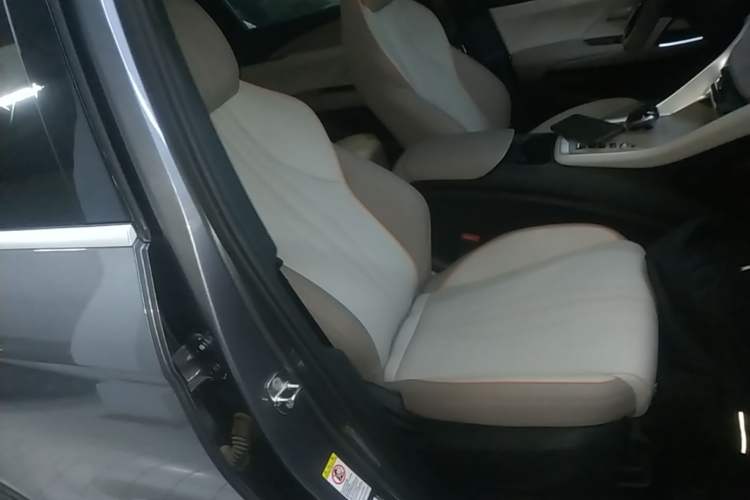 Used BYD Song Pro New Energy 2024 HONOR Edition DM-i 71KM Navigation Model Right Front Seat