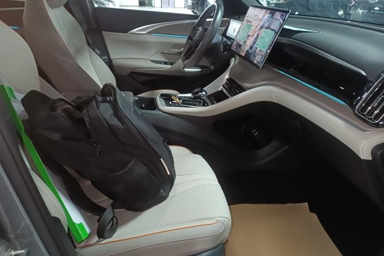 Used BYD Song Pro New Energy 2024 HONOR Edition DM-i 110KM Excellence Model Right Front Seat
