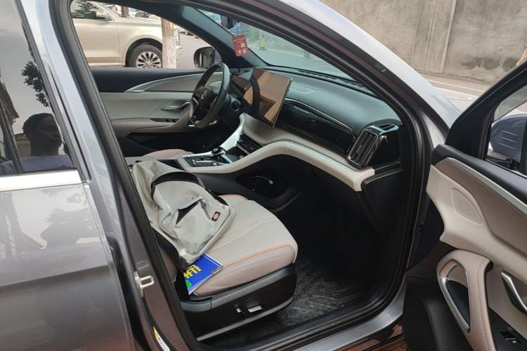 Used BYD Song Pro New Energy 2024 HONOR Edition DM-i 110KM Excellence Model Right Front Seat