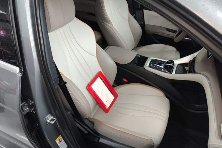 Used BYD Song Pro New Energy 2024 HONOR Edition DM-i 71KM Navigation Model Right Front Seat