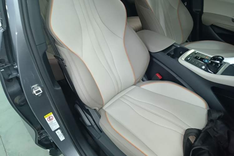 Used BYD Song Pro New Energy 2024 HONOR Edition DM-i 71KM Navigation Model Right Front Seat