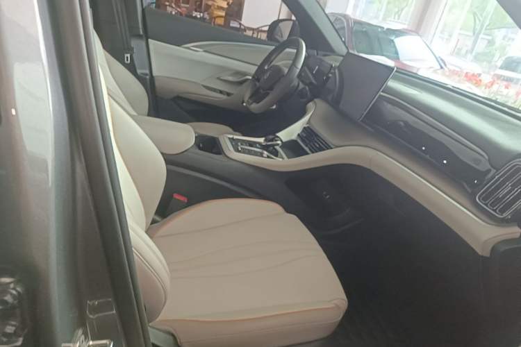 Used BYD Song Pro New Energy 2024 HONOR Edition DM-i 110KM Beyond Model Right Front Seat
