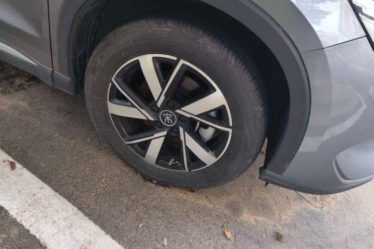 Used BYD Song Pro New Energy 2024 HONOR Edition DM-i 71KM Beyond Model Right Front Wheel Hub