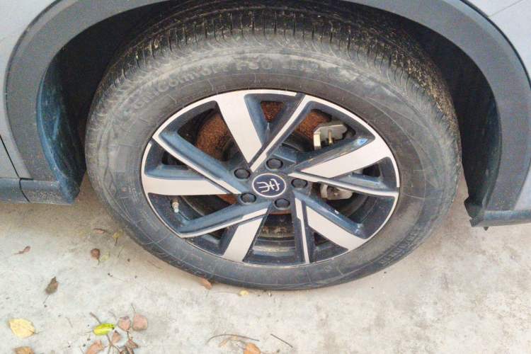 Used BYD Song Pro New Energy 2024 HONOR Edition DM-i 71KM Navigation Model Right Front Wheel Hub
