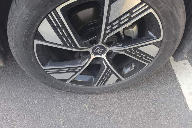 Used BYD Song Pro New Energy 2024 HONOR Edition DM-i 110KM Excellence Model Right Front Wheel Hub