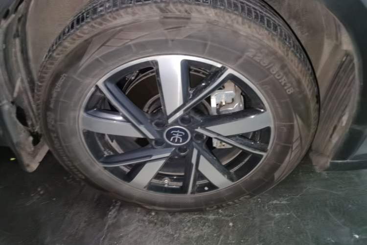 Used BYD Song Pro New Energy 2024 HONOR Edition DM-i 110KM Beyond Model Right Front Wheel Hub