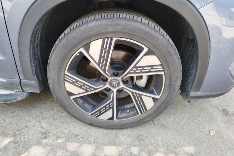Used BYD Song Pro New Energy 2024 HONOR Edition DM-i 110KM Excellence Model Right Front Wheel Hub
