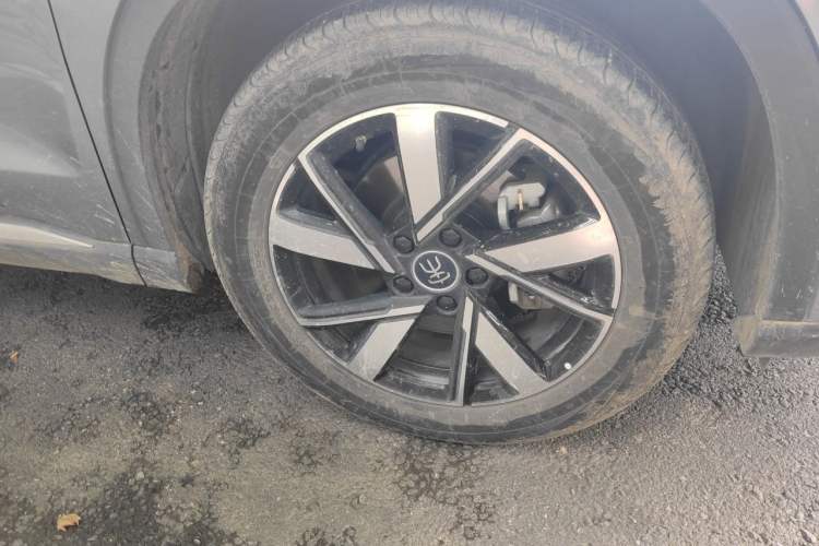 Used BYD Song Pro New Energy 2024 HONOR Edition DM-i 71KM Navigation Model Right Front Wheel Hub
