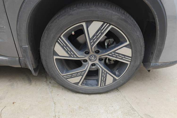 Used BYD Song Pro New Energy 2024 HONOR Edition DM-i 110KM Excellence Model Right Front Wheel Hub