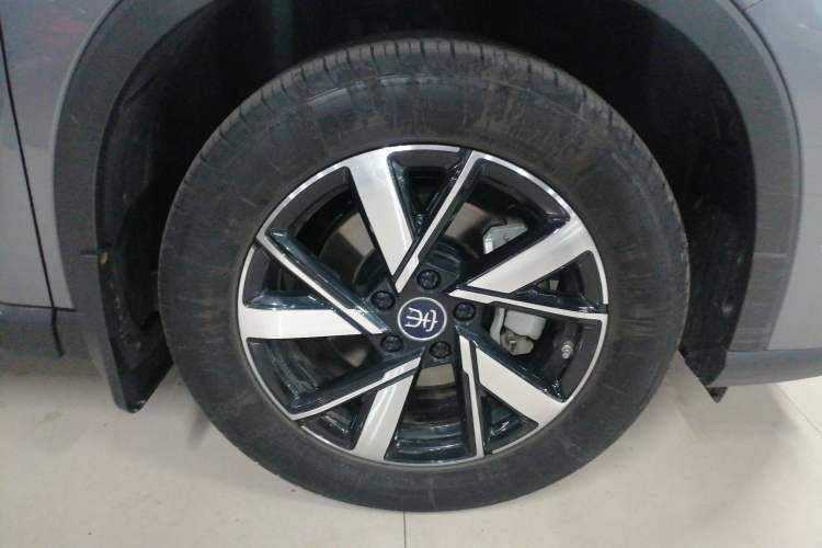 Used BYD Song Pro New Energy 2024 HONOR Edition DM-i 71KM Beyond Model Right Front Wheel Hub