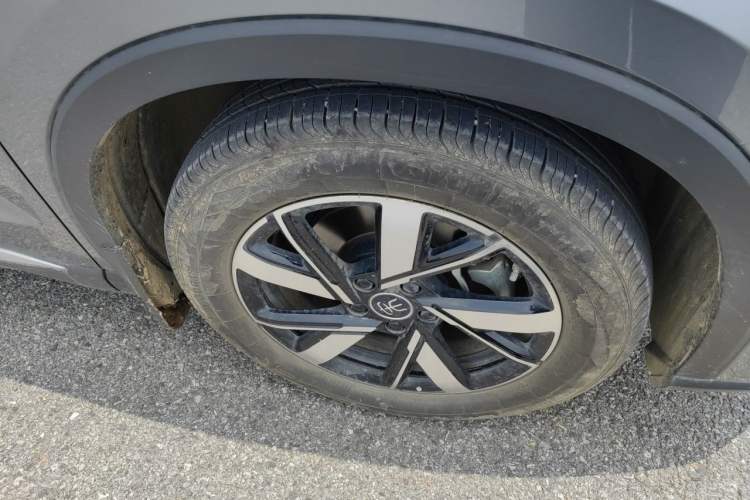 Used BYD Song Pro New Energy 2024 HONOR Edition DM-i 110KM Beyond Model Right Front Wheel Hub