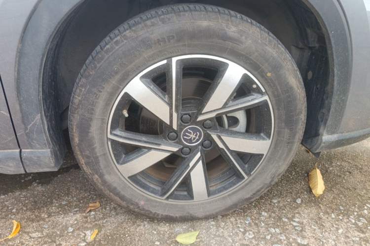 Used BYD Song Pro New Energy 2024 HONOR Edition DM-i 110KM Beyond Model Right Front Wheel Hub