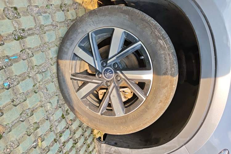 Used BYD Song Pro New Energy 2024 HONOR Edition DM-i 71KM Leading Model Right Front Wheel Hub
