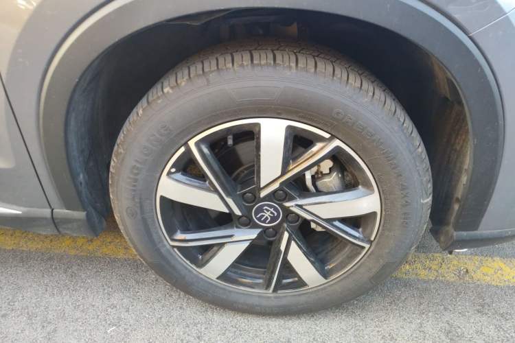 Used BYD Song Pro New Energy 2024 HONOR Edition DM-i 71KM Navigation Model Right Front Wheel Hub