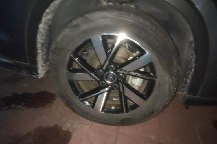 Used BYD Song Pro New Energy 2024 HONOR Edition DM-i 71KM Navigation Model Right Front Wheel Hub