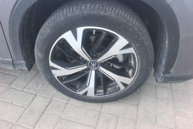 Used BYD Song Pro New Energy 2024 HONOR Edition DM-i 110KM Excellence Model Right Front Wheel Hub