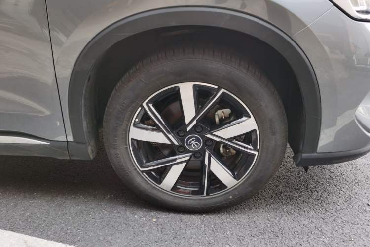 Used BYD Song Pro New Energy 2024 HONOR Edition DM-i 71KM Navigation Model Right Front Wheel Hub