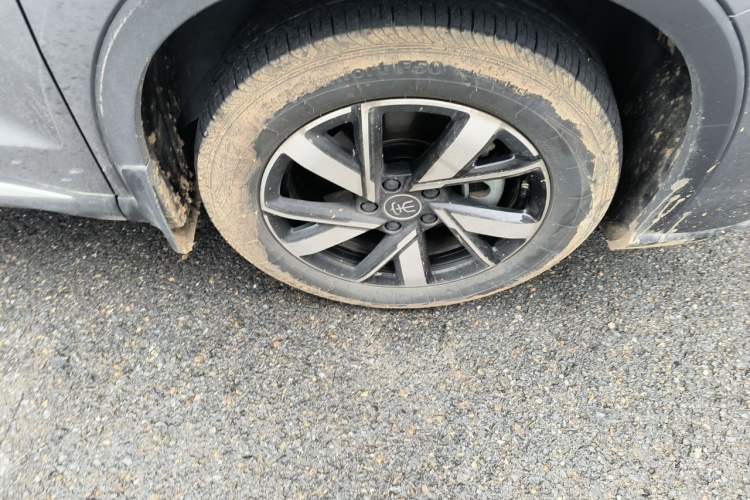 Used BYD Song Pro New Energy 2024 HONOR Edition DM-i 71KM Navigation Model Right Front Wheel Hub