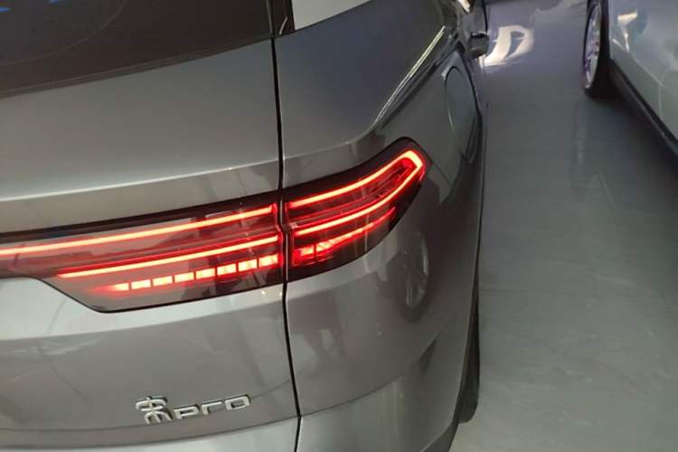 Used BYD Song Pro New Energy 2024 HONOR Edition DM-i 71KM Leading Model Right Rear Taillight