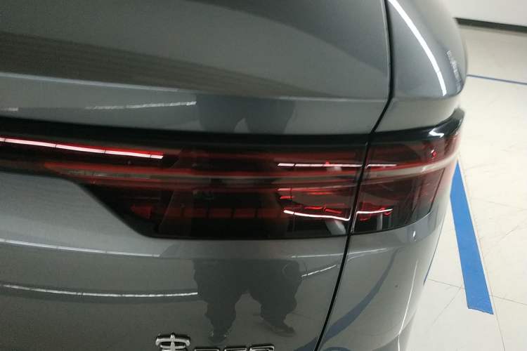 Used BYD Song Pro New Energy 2024 HONOR Edition DM-i 110KM Excellence Model Right Rear Taillight