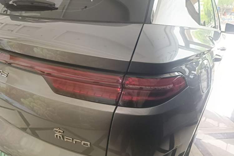Used BYD Song Pro New Energy 2024 HONOR Edition DM-i 110KM Beyond Model Right Rear Taillight