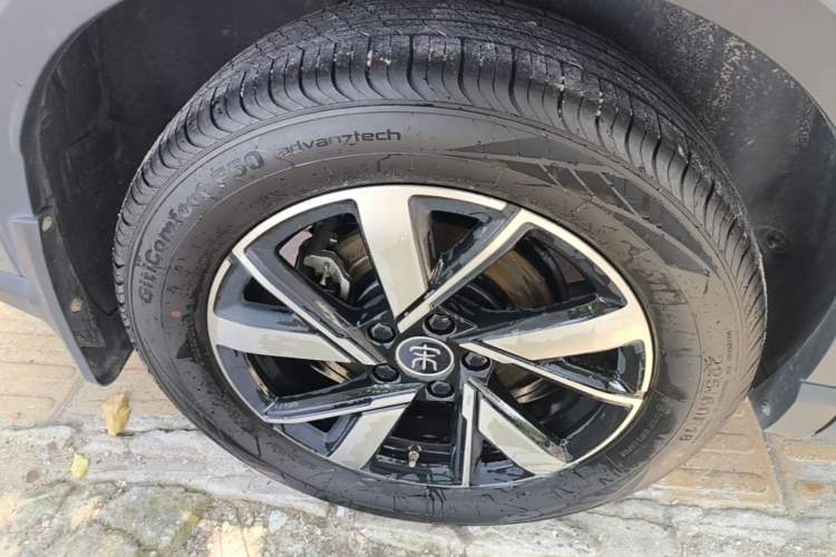 Used BYD Song Pro New Energy 2024 HONOR Edition DM-i 71KM Navigation Model Right Rear Wheel Hub