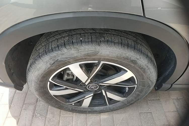 Used BYD Song Pro New Energy 2024 HONOR Edition DM-i 71KM Navigation Model Right Rear Wheel Hub