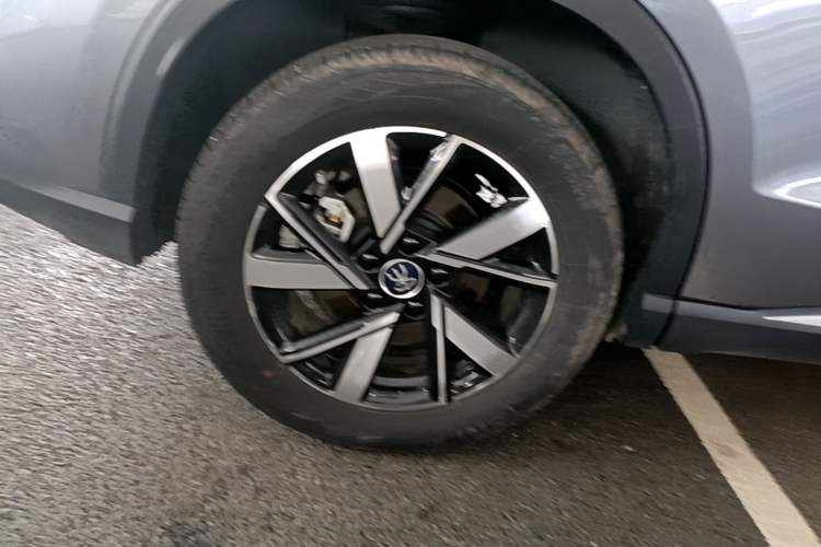 Used BYD Song Pro New Energy 2024 HONOR Edition DM-i 110KM Beyond Model Right Rear Wheel Hub
