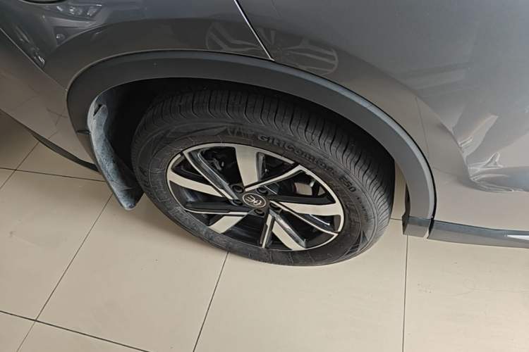 Used BYD Song Pro New Energy 2024 HONOR Edition DM-i 71KM Navigation Model Right Rear Wheel Hub