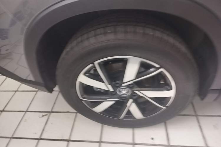 Used BYD Song Pro New Energy 2024 HONOR Edition DM-i 71KM Leading Model Right Rear Wheel Hub