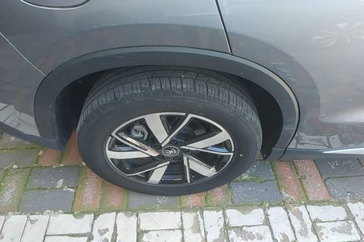 Used BYD Song Pro New Energy 2024 HONOR Edition DM-i 71KM Navigation Model Right Rear Wheel Hub