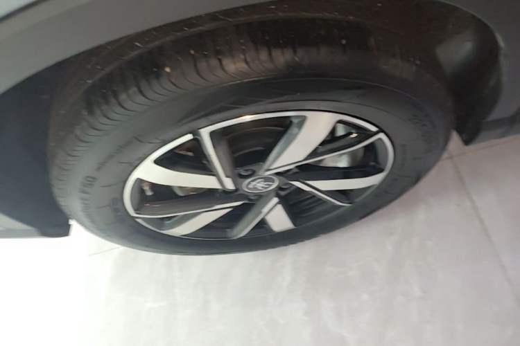 Used BYD Song Pro New Energy 2024 HONOR Edition DM-i 71KM Leading Model Right Rear Wheel Hub