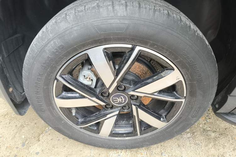 Used BYD Song Pro New Energy 2024 HONOR Edition DM-i 71KM Navigation Model Right Rear Wheel Hub