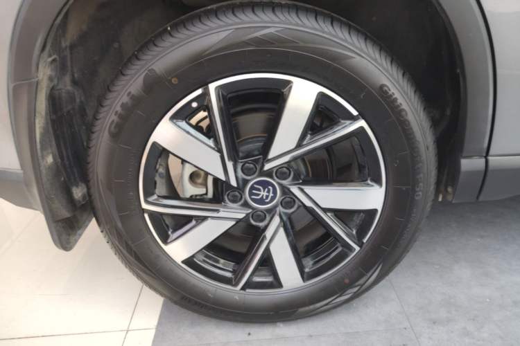Used BYD Song Pro New Energy 2024 HONOR Edition DM-i 71KM Navigation Model Right Rear Wheel Hub
