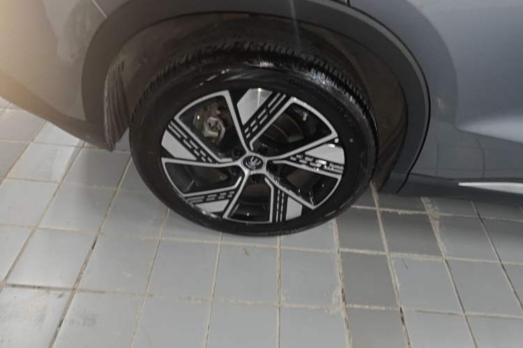 Used BYD Song Pro New Energy 2024 HONOR Edition DM-i 110KM Excellence Model Right Rear Wheel Hub