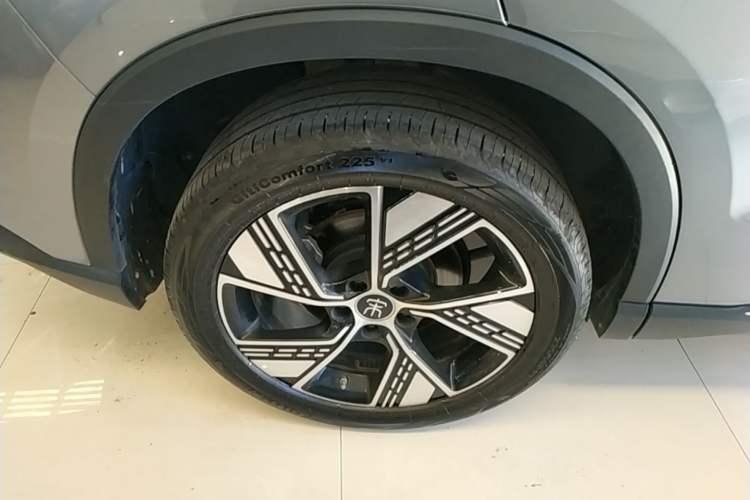 Used BYD Song Pro New Energy 2024 HONOR Edition DM-i 110KM Excellence Model Right Rear Wheel Hub