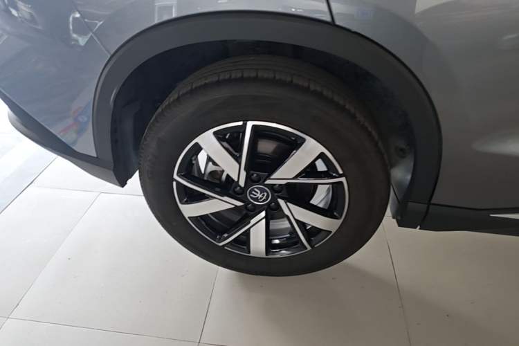 Used BYD Song Pro New Energy 2024 HONOR Edition DM-i 71KM Navigation Model Right Rear Wheel Hub