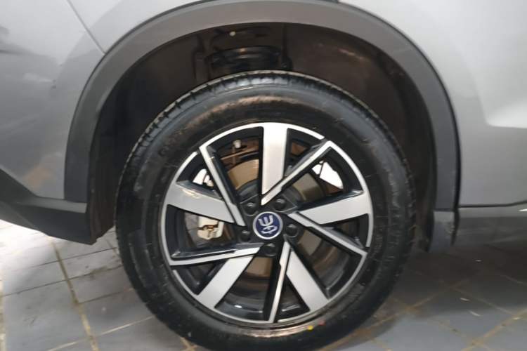 Used BYD Song Pro New Energy 2024 HONOR Edition DM-i 110KM Beyond Model Right Rear Wheel Hub