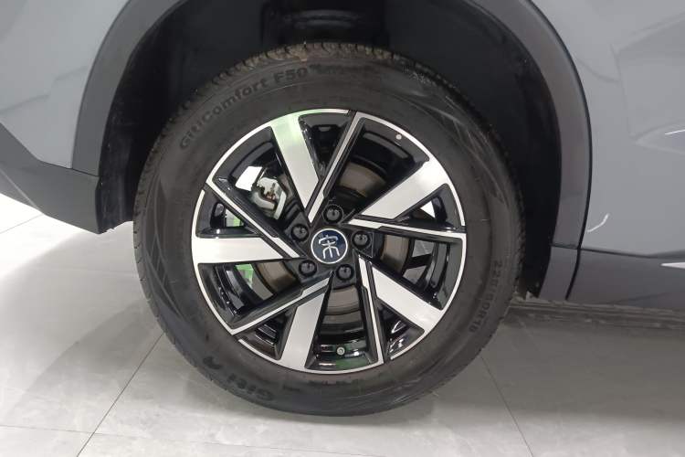 Used BYD Song Pro New Energy 2024 HONOR Edition DM-i 71KM Navigation Model Right Rear Wheel Hub