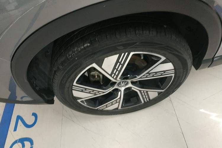 Used BYD Song Pro New Energy 2024 HONOR Edition DM-i 110KM Excellence Model Right Rear Wheel Hub